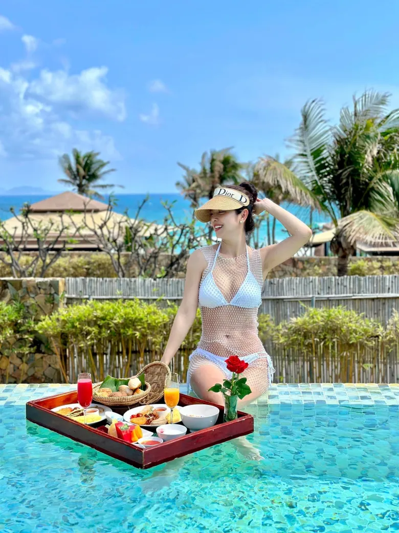 Nàng hậu sống viên mãn, thường xuyên khoe những khoảnh khắc vi vu khắp nơi.