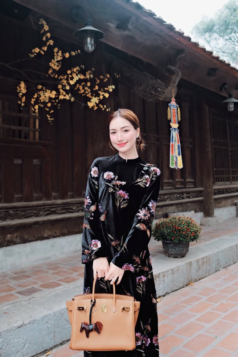 Hòa Minzy có sự nghiệp thành công, cuộc sống giàu có ở tuổi ngoài 30.