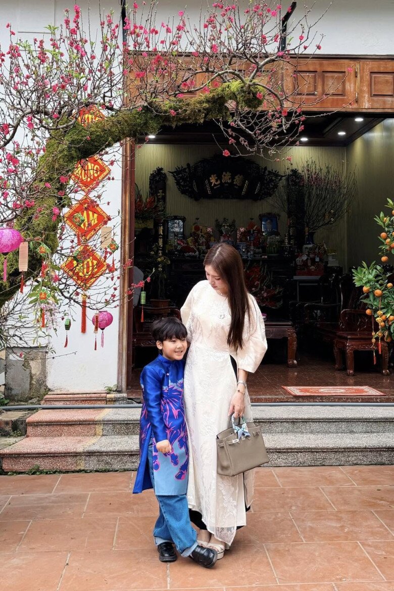 Con trai đáng yêu của Hòa Minzy, được nhiều khán giả yêu mến.