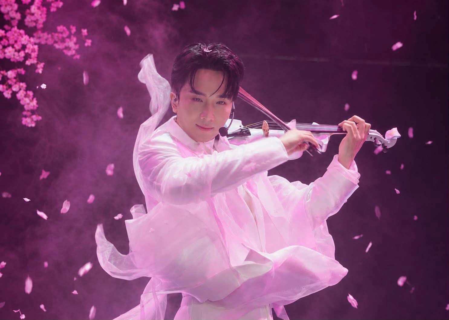 Anh tài Hoàng Rob từng tốt nghiệp Thạc sĩ chuyên ngành Tài chính - Ngân hàng trường Quản trị và Kinh doanh (Đại học Quốc gia Hà Nội).