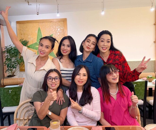 Dàn mỹ nhân đình đám Vbiz một thời hội ngộ trong cùng khung hình.