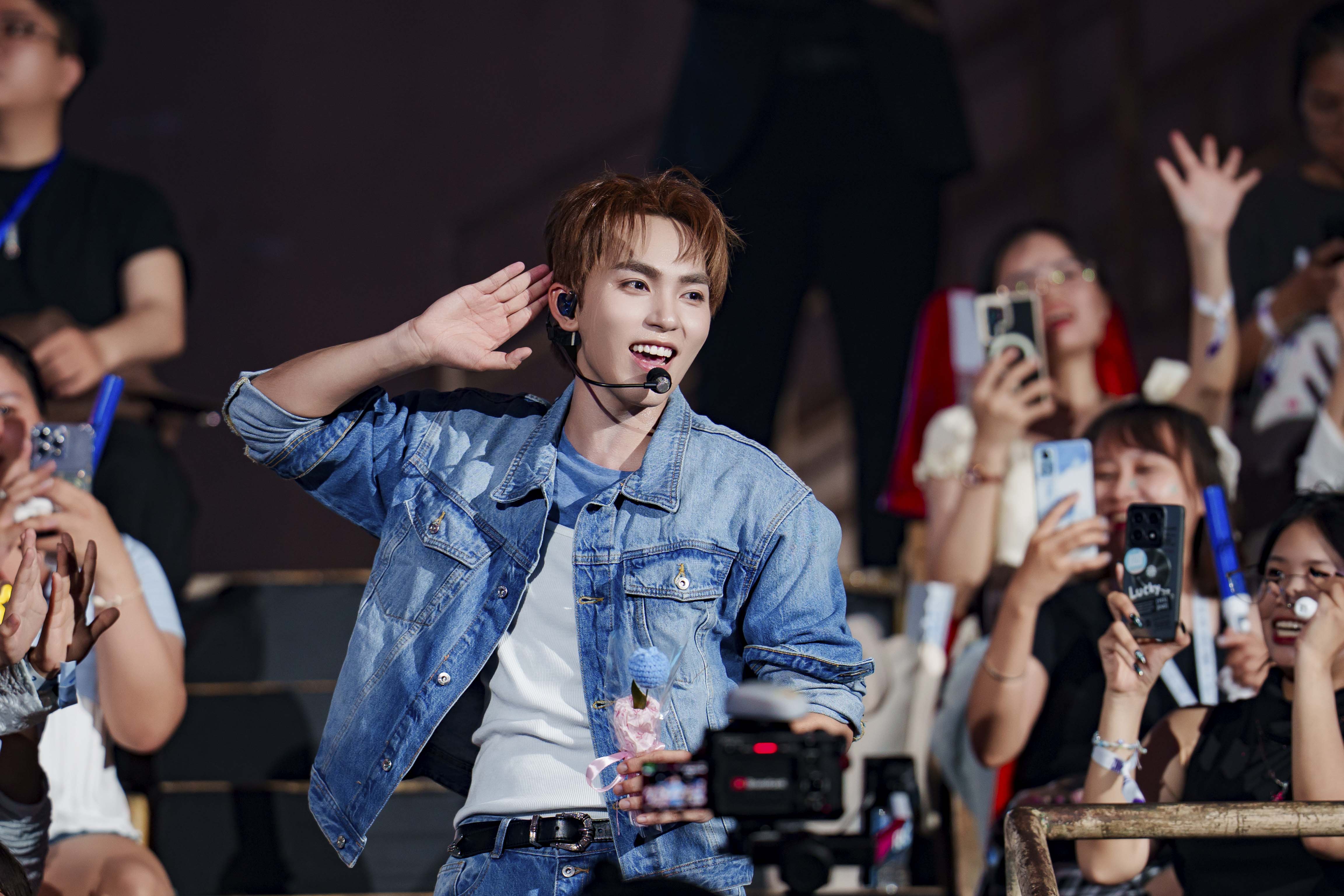 UPRIZE mang loạt ca khúc mới lên sân khấu fan meeting đầu tiên, hé lộ tổ chức concert ở miền Bắc - 6