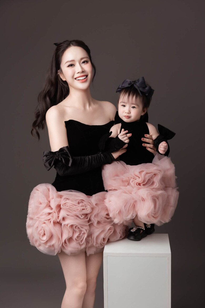 Con gái đáng yêu của MC Ngô Mai Phương và chồng Tiến sĩ.