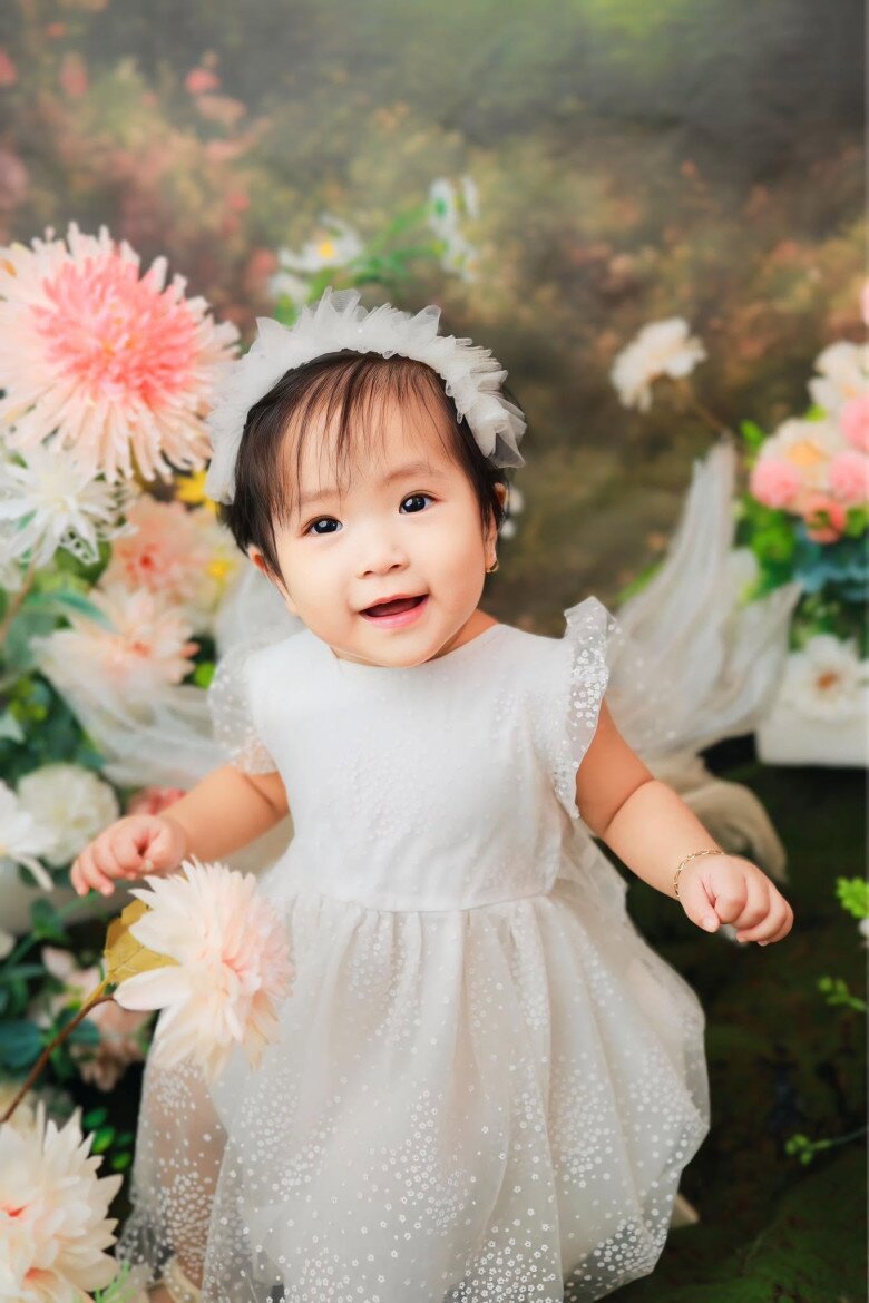 Con gái 2 tuổi đáng yêu của Thanh Trúc và Châu Khải Phong.