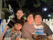 Giải trí - NSƯT Kim Tử Long và vợ xuất thân gia tộc trăm năm mừng sinh nhật quý tử, 2 con trai "nhặt" hết nét đẹp của bố mẹ