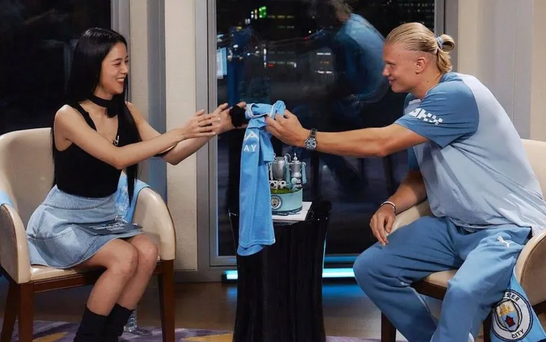 Tương tác đáng yêu của Jisoo (BLACKPINK) và Erling Haaland từng “gây sốt” mạng xã hội một thời.