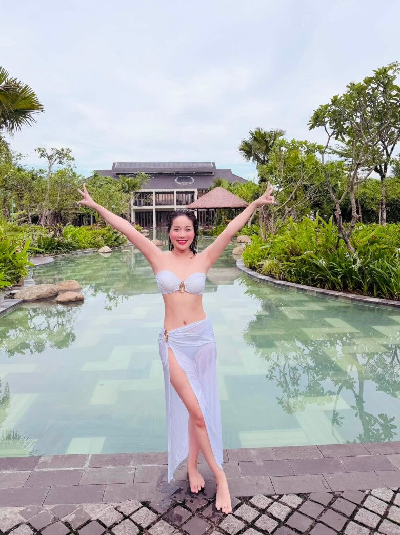 Nhan sắc được nhận xét “lão hóa ngược”, trẻ trung vượt thời gian.