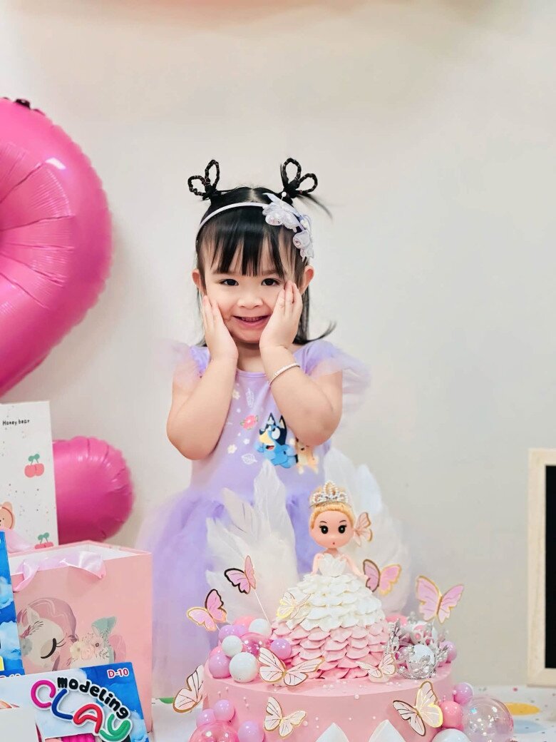 Bé Lita hiện đang học tập tại một trường song ngữ ở TP HCM.
