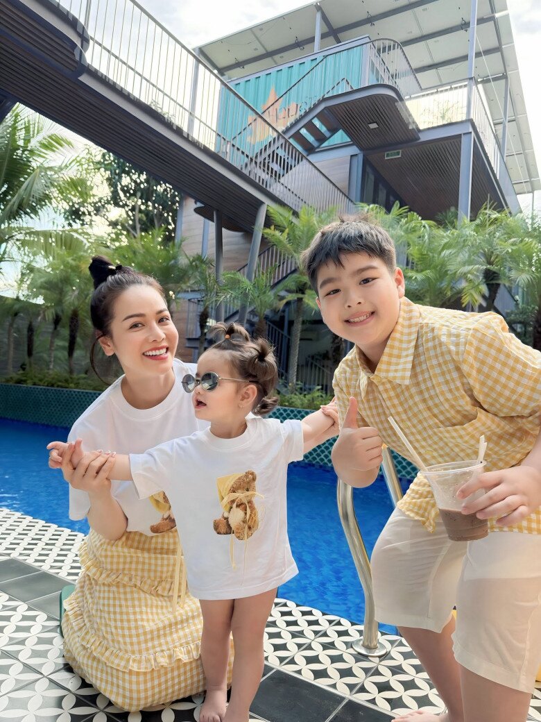 Nhật Kim Anh có cuộc sống hạnh phúc bên 2 con.