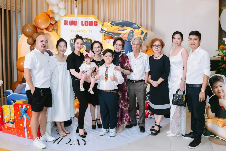 Nhật Kim Anh giữ mối quan hệ tốt đẹp với gia đình chồng cũ.