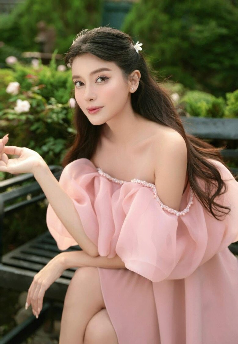 Làn da cực phẩm của Cao Thái Hà được nhiều chị em “xin vía”.