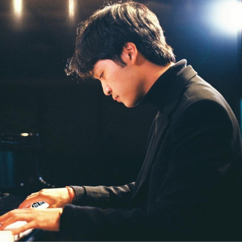Đăng Quang tốt nghiệp Thạc sĩ ở Canada, theo đuổi bộ môn piano chuyên nghiệp.
