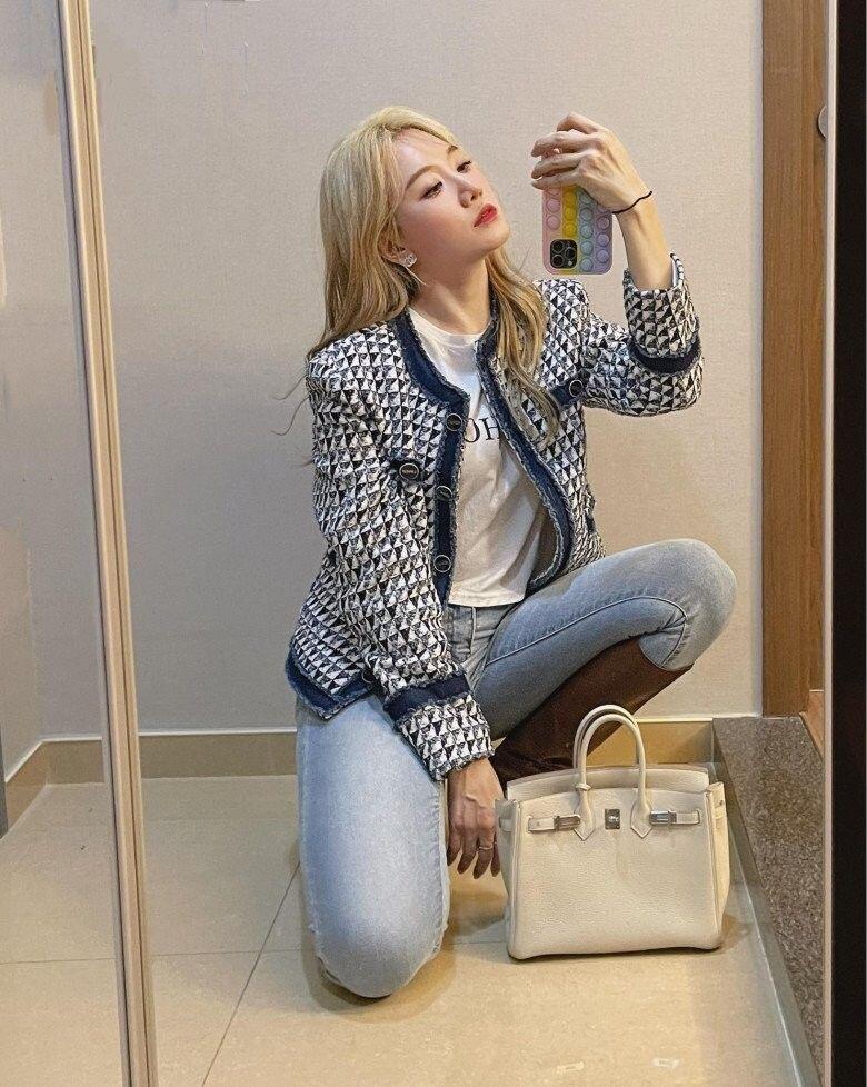 Chiếc túi đắt đỏ mà Hari Won được Trấn Thành tặng từng khiến khán giả trầm trồ.