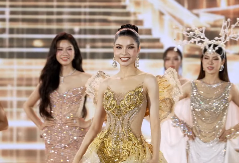 Trung úy Phan Cẩm Nhi lọt Top 10 thí sinh xuât sắc nhất.