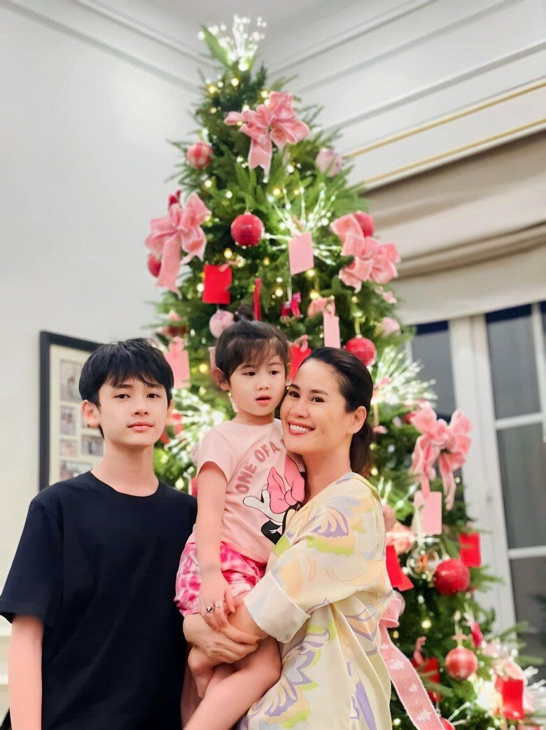 Nữ diễn viên làm mẹ đơn thân, nuôi dạy 2 con chu toàn.