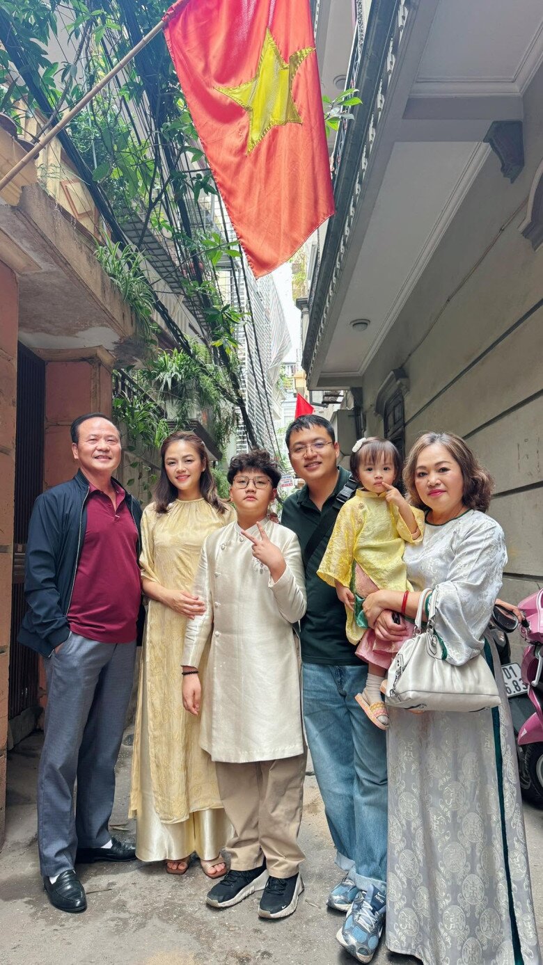Hành trình làm mẹ đơn thân của Thu Quỳnh luôn có sự đồng hành, hỗ trợ từ bố mẹ ruột.