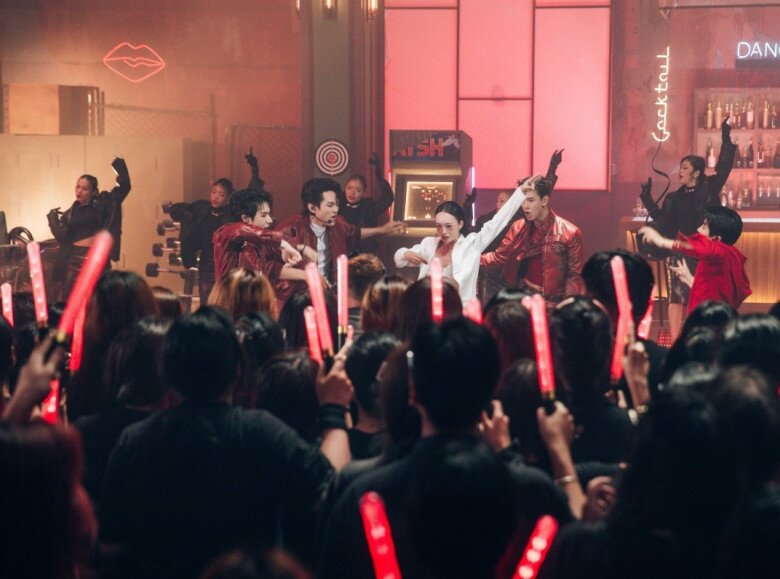 Đội buitruonglinh đầu tư quy mô cho sân khấu Live Stage 1.