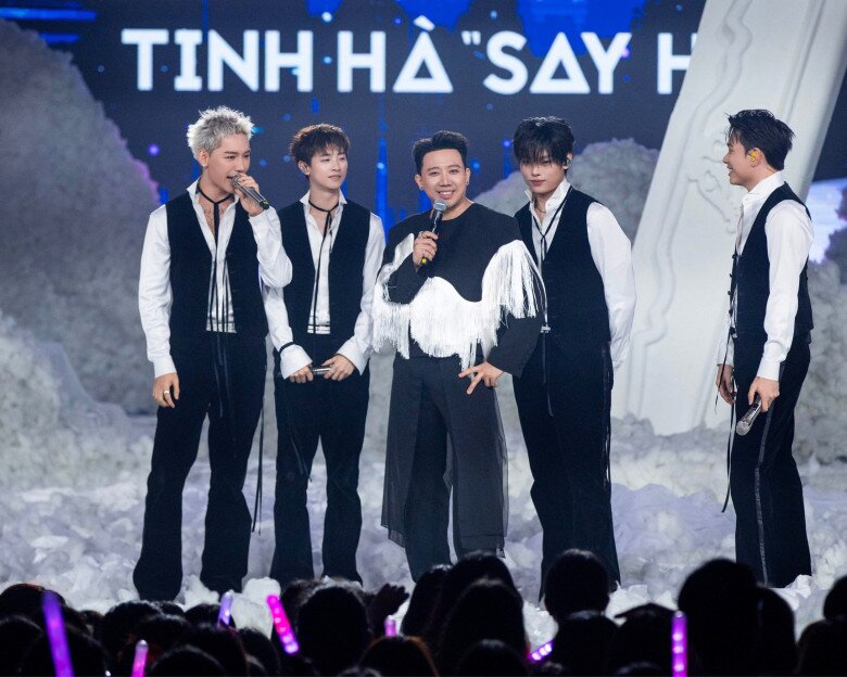 Đội Dương Domic tạm thời dẫn đầu điểm bình chọn từ khán giả sau Livestage 2.