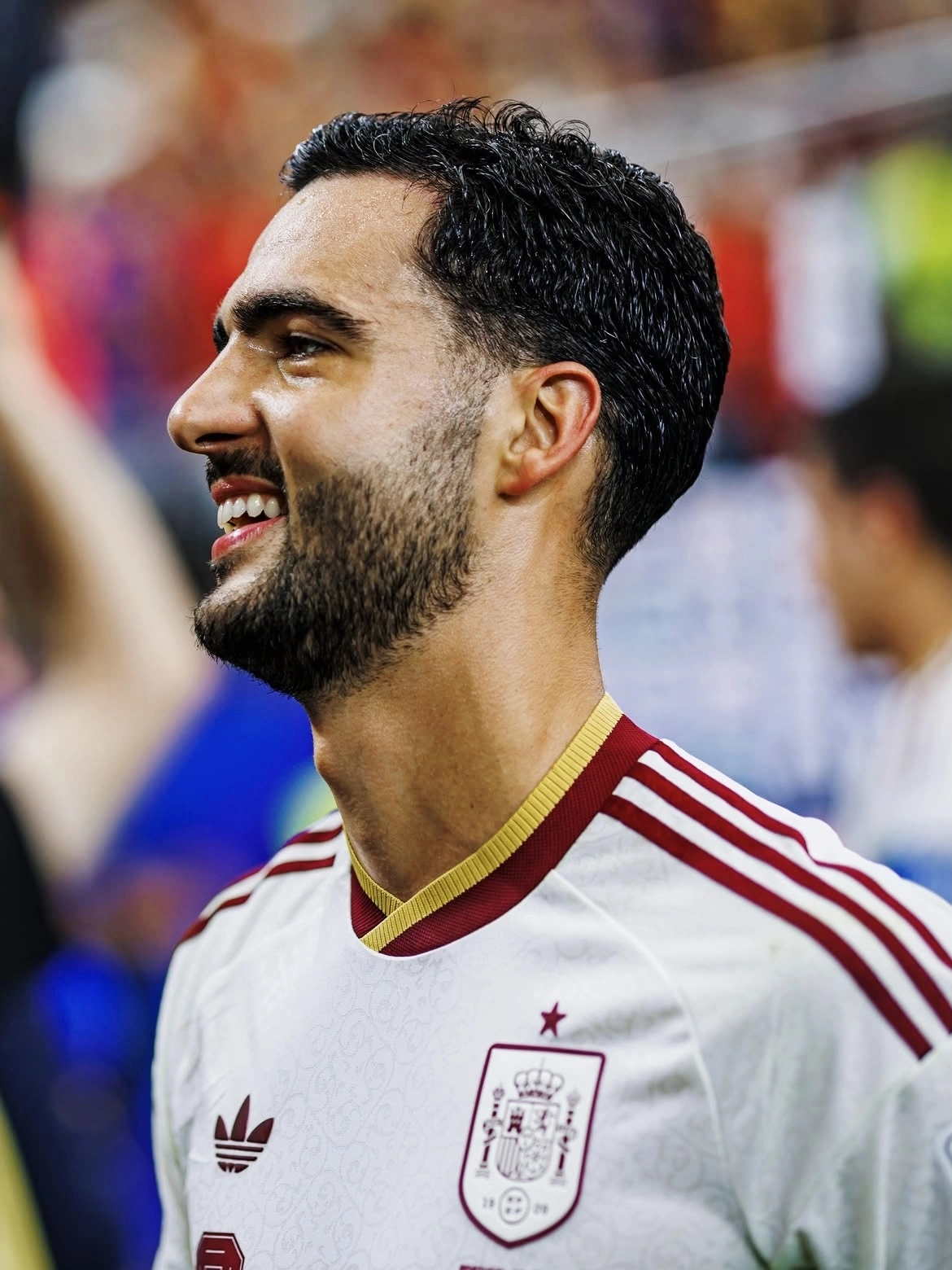 Theo AS, Mikel Merino gây sốt khi trở thành cầu thủ đầu tiên vào sân thay người rồi ghi bàn quyết định trong hai trận vòng knock-out World Cup. Cụ thể vòng tứ kết, Merino xé lưới tuyển Bỉ sau 117 giây có mặt trên sân, giúp Tây Ban Nha thắng 2-1. Vòng 1/8, anh gieo sầu cho Bồ Đào Nha khi ghi bàn duy nhất ở phút bù giờ, khiến Ronaldo vuột giấc mơ World Cup. Ảnh: Sefutbol