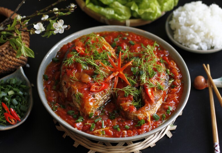 Cá thu kho cà là món ăn quen thuộc của nhiều gia đình Việt, thịt cá thơm ngon, giàu dinh dưỡng - Ảnh minh hoạ