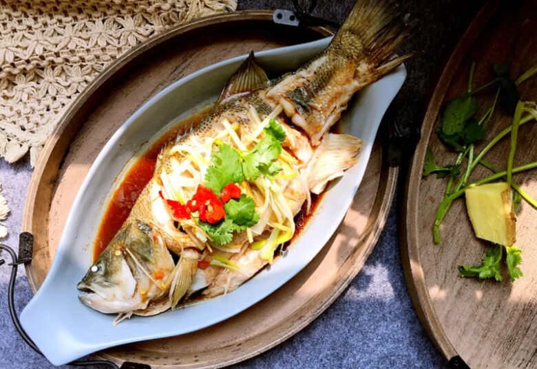 Cá chẽm có thịt trắng, dễ ăn, phù hợp với cả người già và trẻ nhỏ trong việc bổ sung dinh dưỡng, tốt cho sức khỏe - Ảnh minh hoạ