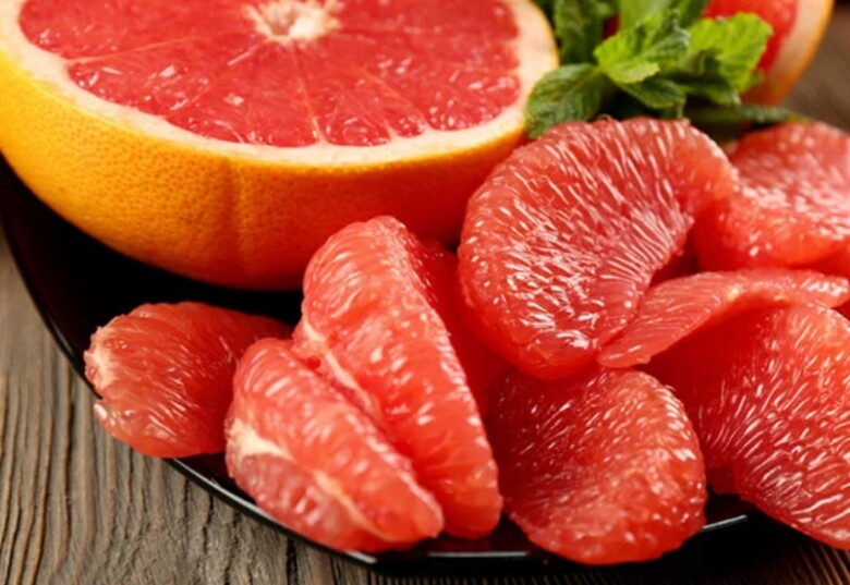Bưởi chứa hàm lượng chất xơ và vitamin dồi dào, đặc biệt là vitamin C, tốt cho sức khoẻ (Ảnh minh hoạ)
