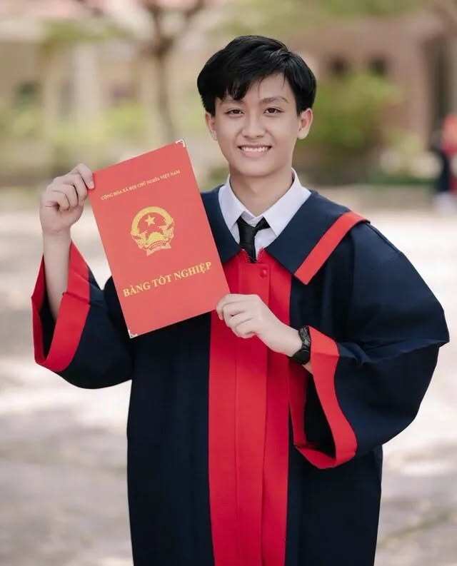 Bùi Quang Nhựt (lớp 12 Lý) đã xuất sắc trở thành 1 trong 2 tân thủ khoa của tỉnh Vĩnh Long với số điểm 36 (Ảnh Fanpage nhà trường)