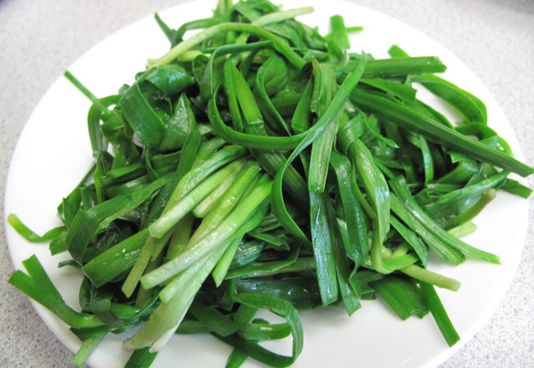 Món ăn ngon được chế biến từ hẹ nước cung cấp nhiều dinh dưỡng tốt cho sức khoẻ (Ảnh minh hoạ)