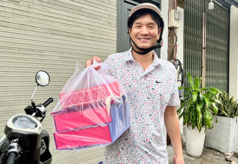 Anh Tuấn phải đi từ Phú Nhuận, chờ đợi xếp hàng gần 1 tiếng mới mua được loại bánh trung thu ưng ý
