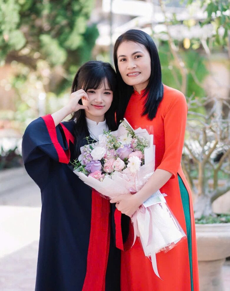 Em Đặng Quỳnh Trang, 1 trong 2 Thủ khoa của Kỳ thi Tốt nghiệp THPT 2026 (Ảnh Fanpage nhà trường)