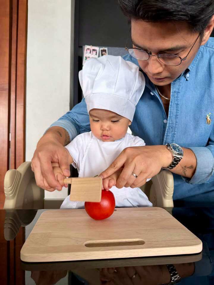 Nhiều người dự đoán cô bé có thể nối nghiệp bố.
