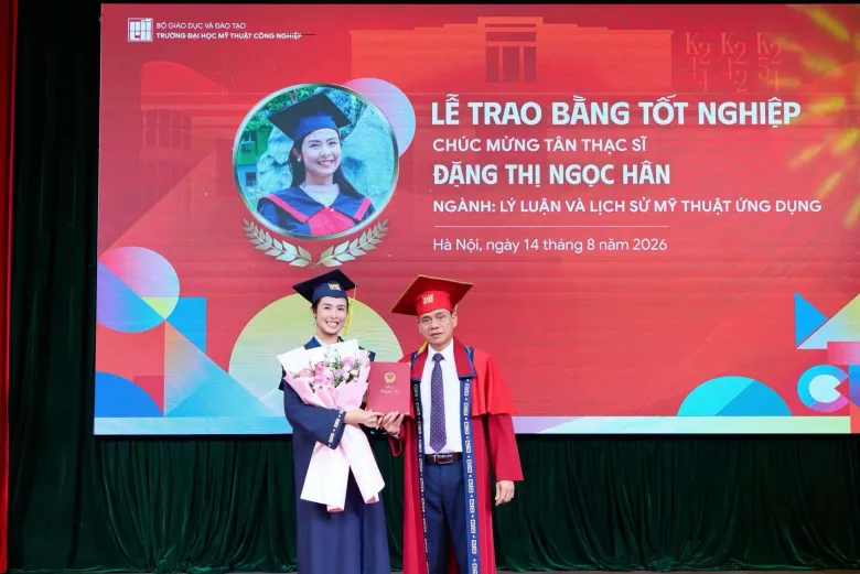 Hoa hậu Ngọc Hân nhận bằng Thạc sĩ vào dịp đặc biệt.