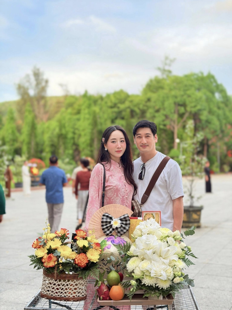 Nam diễn viên thường chia sẻ những hình ảnh đời thường bên bạn gái kém 7 tuổi.