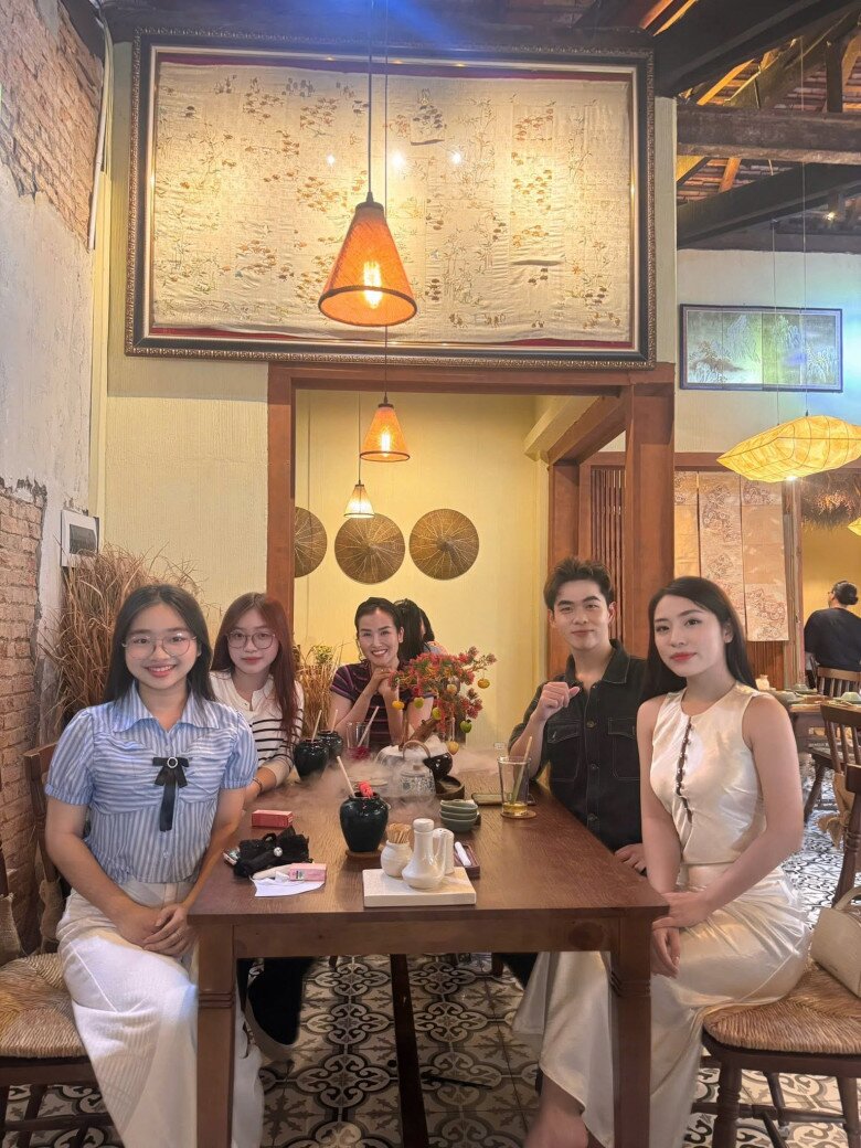 Cô là giảng viên hướng dẫn trực tiếp nhiều học trò.