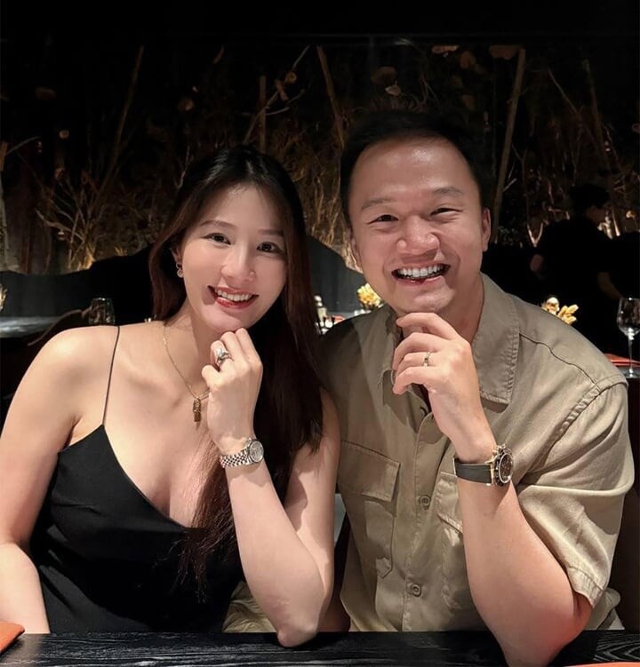 Cô kết hôn với ông xã là doanh nhân, từng đi du học.
