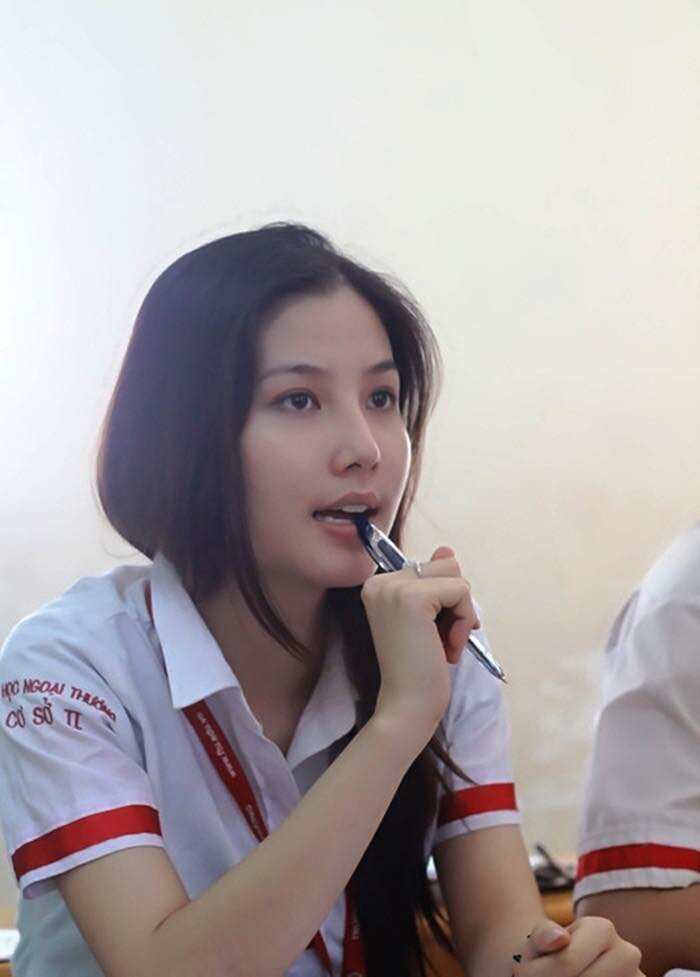 Diễm My 9X gây sốt với nhan sắc trong trẻo thời sinh viên.