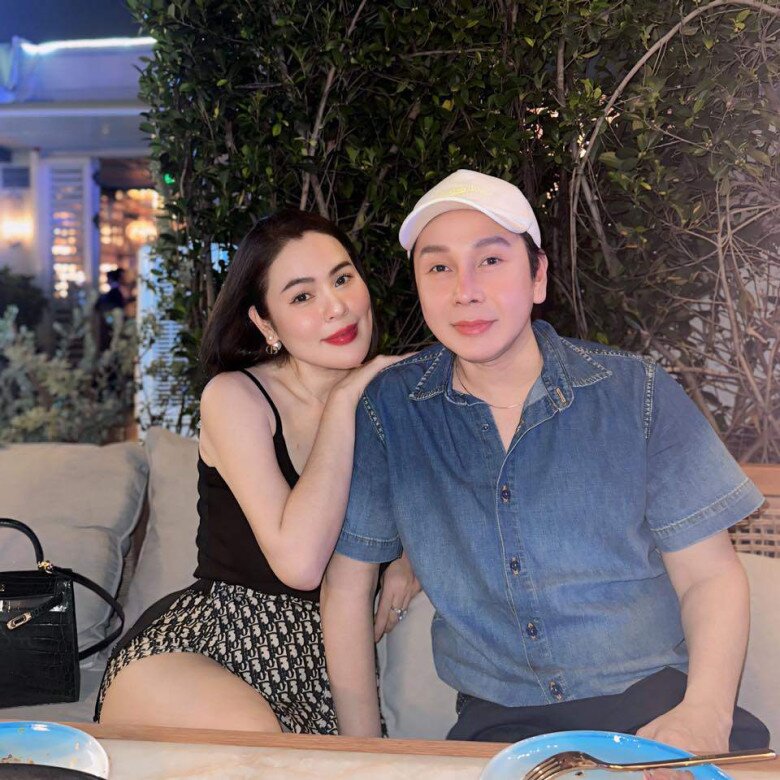 Cặp đôi luôn dành cho nhau những lời nói, hành động lãng mạn.