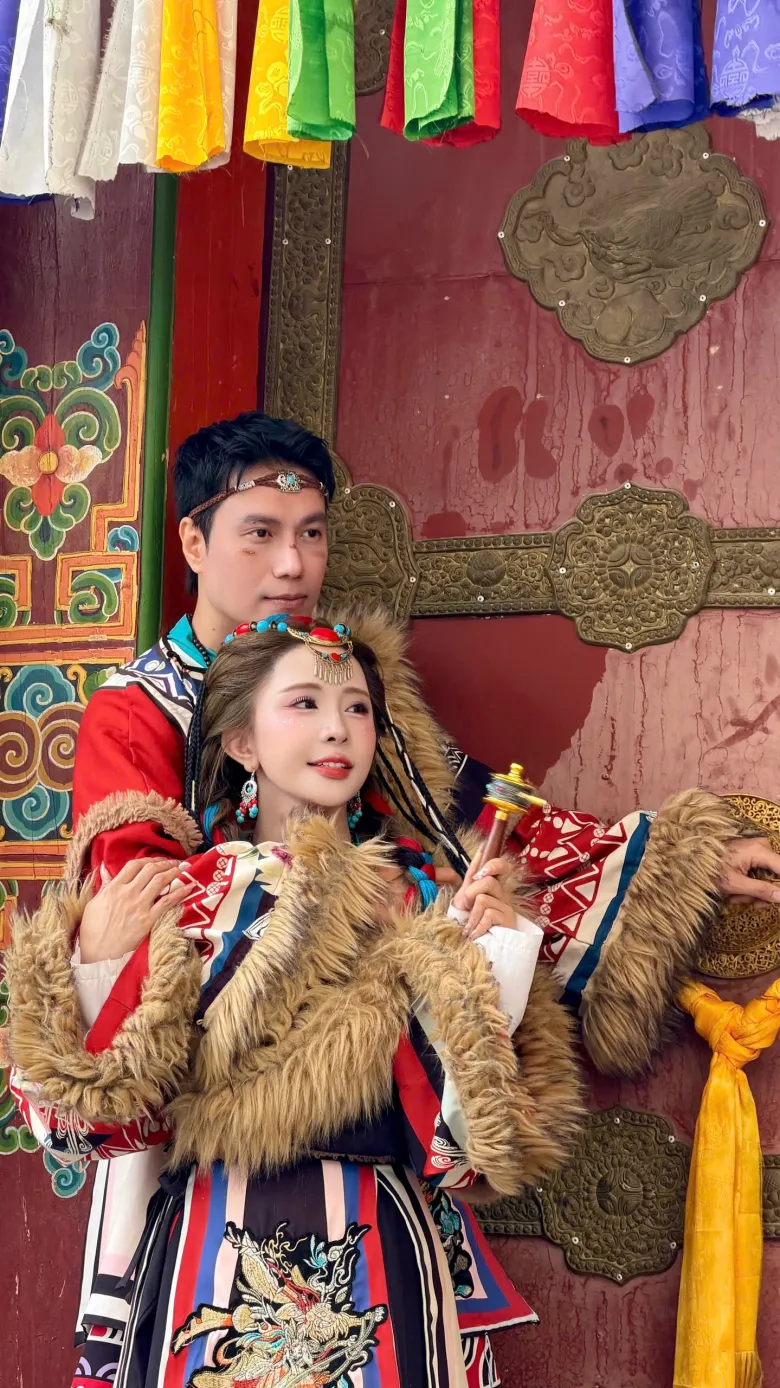 Sau nhiều lời đồn đoán, Quỳnh Nga và Việt Anh đã công khai chuyện tình cảm.