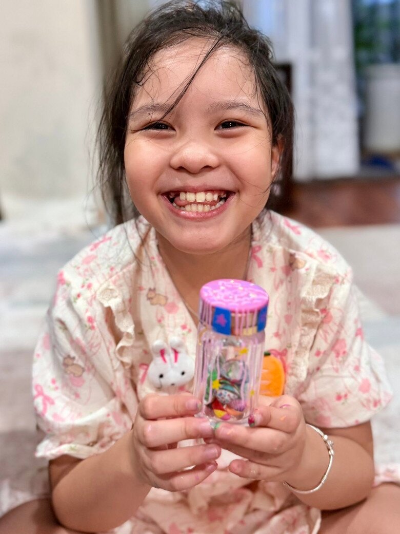 Bé Gà lí lắc, đam mê hội họa và có năng khiếu từ nhỏ.
