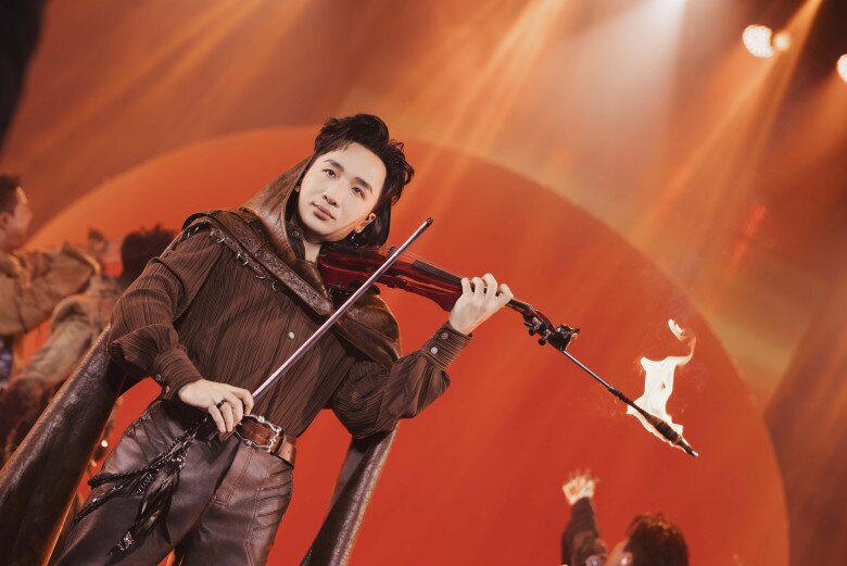 Hoàng Rob và chiếc đàn violin đã khuấy động sân khấu.