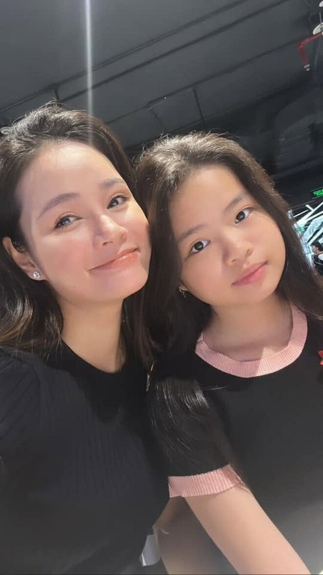 BTV Thu Hương luôn đồng hành cùng con gái trong nhiều sự kiện.
