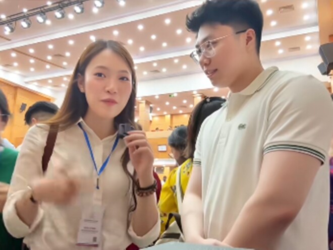 Khánh Vy phỏng vấn bác sĩ nội trú Nguyễn Bùi Quốc Anh - Thủ khoa ngành Ngoại khoa.