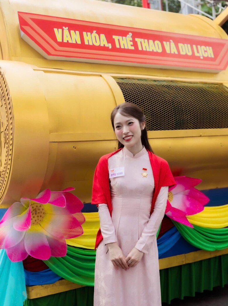 Khánh Vy luôn năng nổ tham gia các hoạt động, có hình ảnh tích cực.