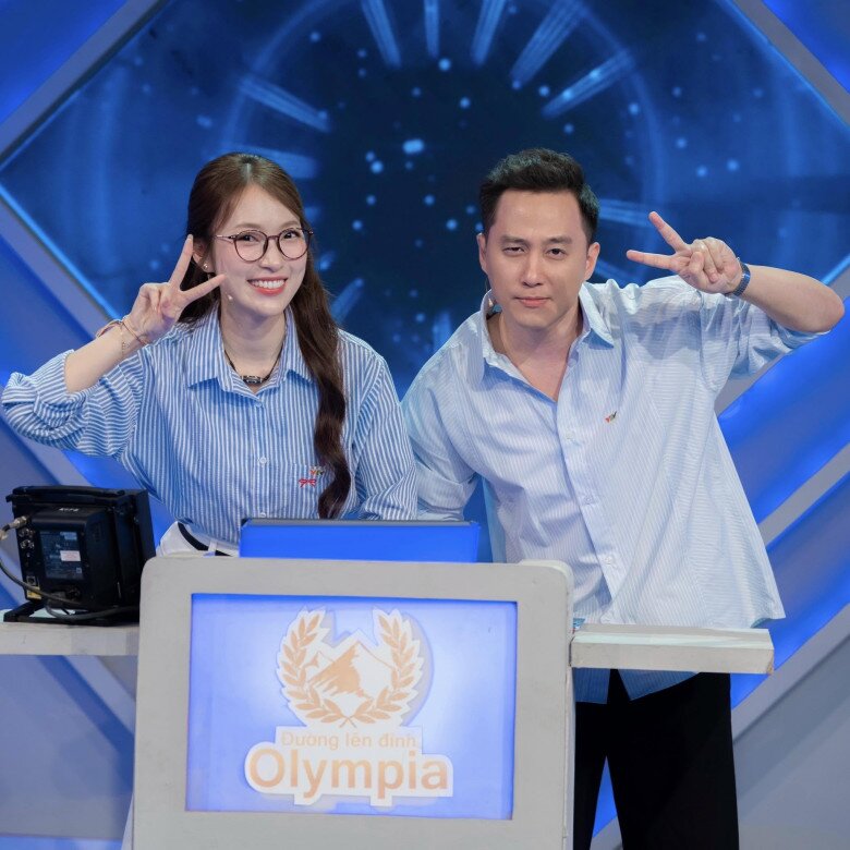 Khánh Vy đang là MC của chương trình Đường lên đỉnh Olympia của đài VTV.