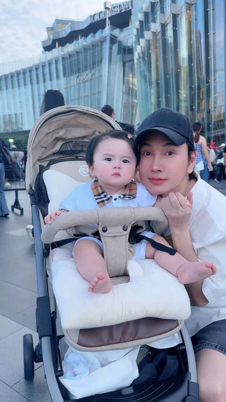 Bé Thụy Yên được ví như bản sao của bố.
