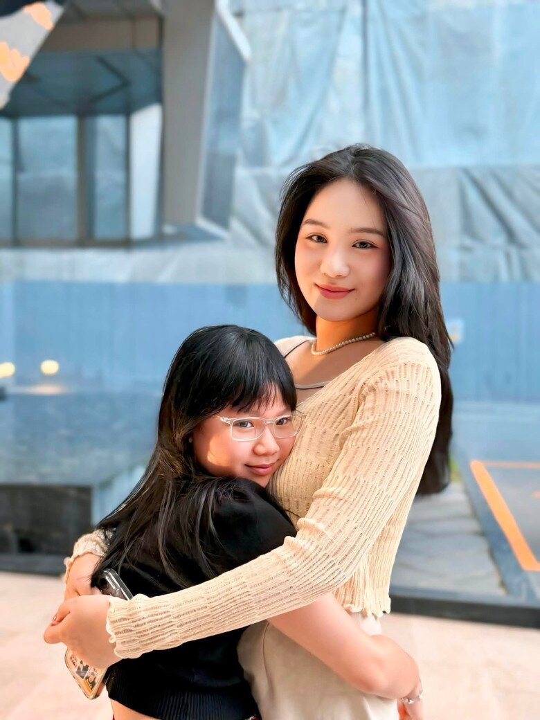 2 con gái của Trịnh Kim Chi đều xinh đẹp, có chiều cao vượt trội.