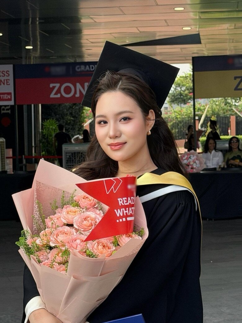 Khánh Ngân vừa tốt nghiệp loại Giỏi, từ chối sự giúp đỡ của bố mẹ về công việc.