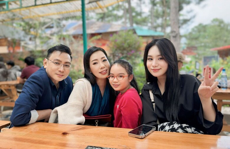 Gia đình Trịnh Kim Chi cùng đi du lịch, gắn kết tình cảm.