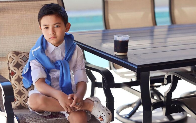 Mathis Thiên Từ được mẹ cho tiếp xúc với việc kinh doanh từ sớm.