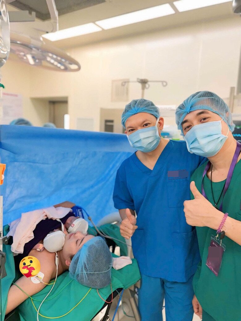 Gia đình nam nhạc sĩ hiện có 4 con đủ nếp, đủ tẻ.